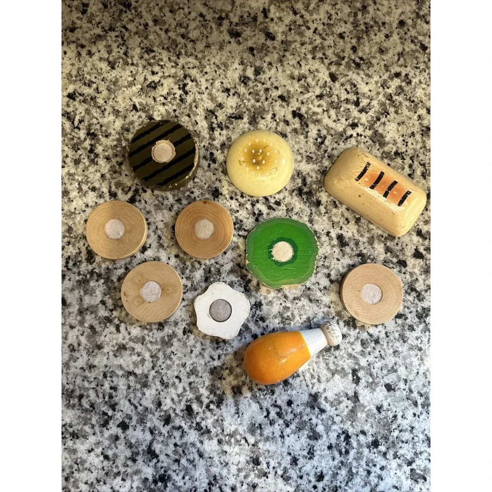 Vintage Lot Of Play Food. Lot Of‎ 10 various pieces made of wood